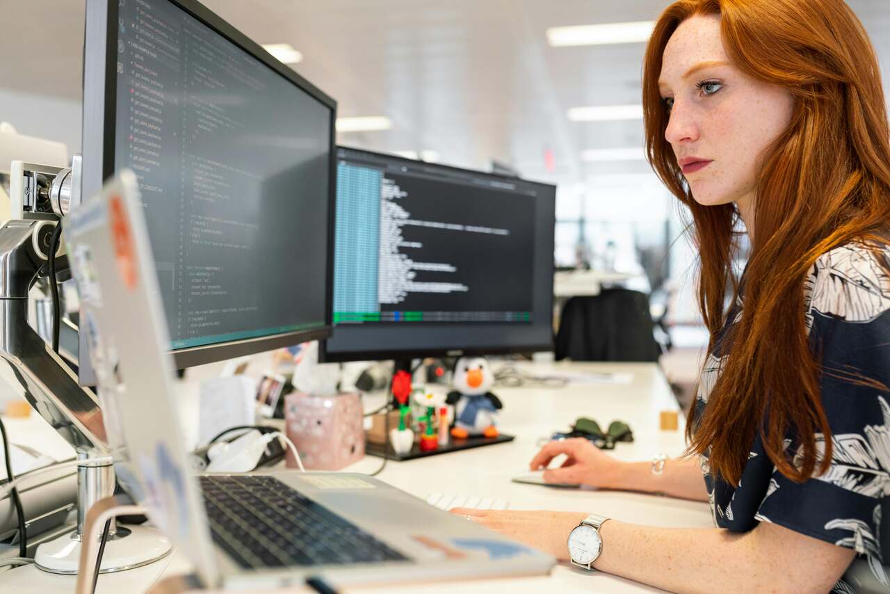 Monitor dla programisty – na co zwrócić uwagę przy wyborze?